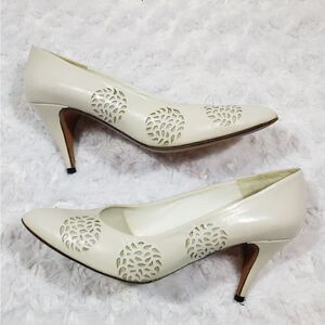 Martinez Valero white cut out pumps size 6.5